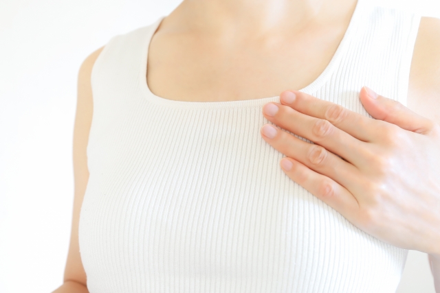 気になる「胸（乳房）のしこり」「乳房の痛み」の原因と対応は？